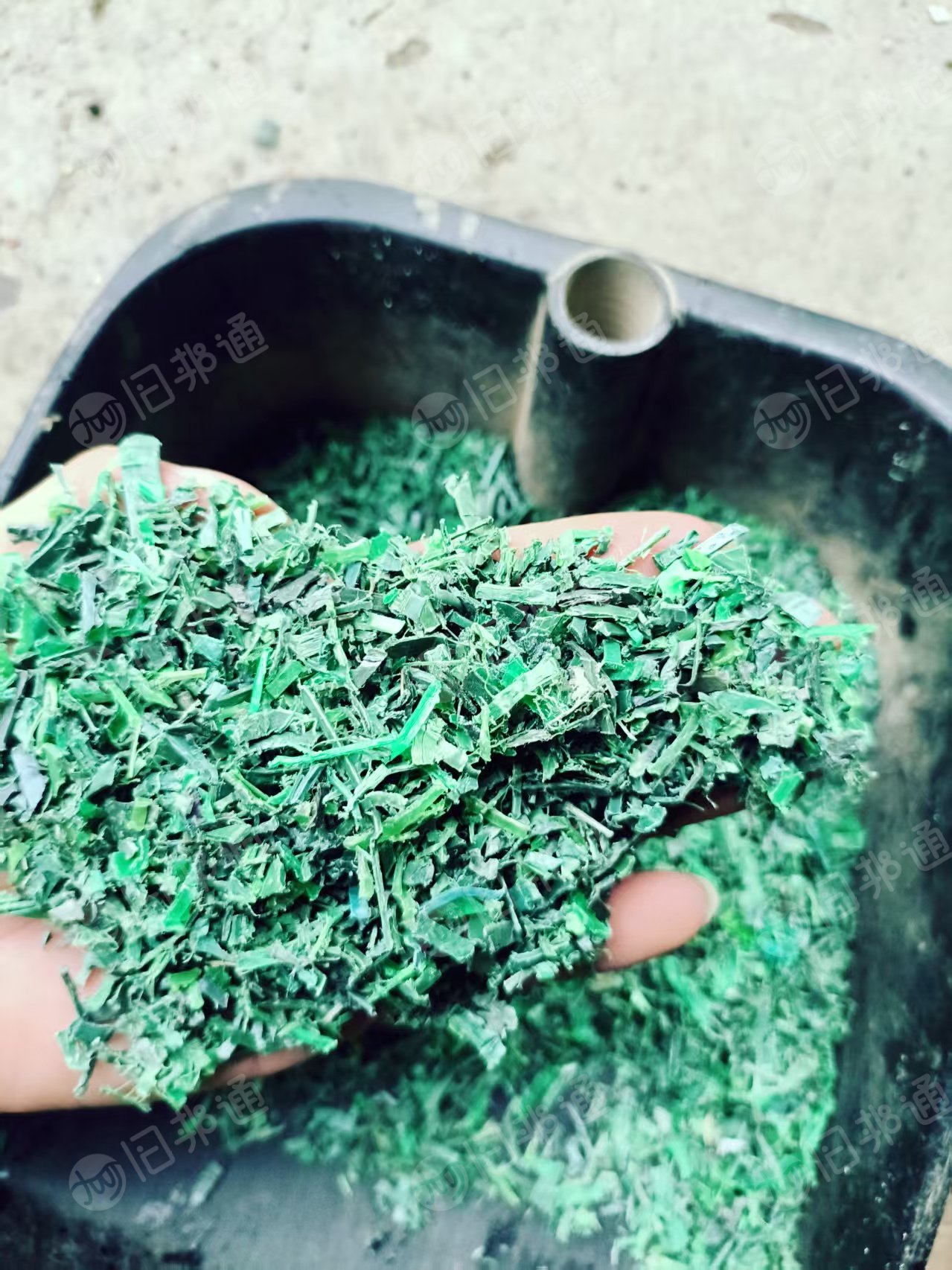 出售pet绿色打包带破碎料,过14筛网,现货十几吨左右
