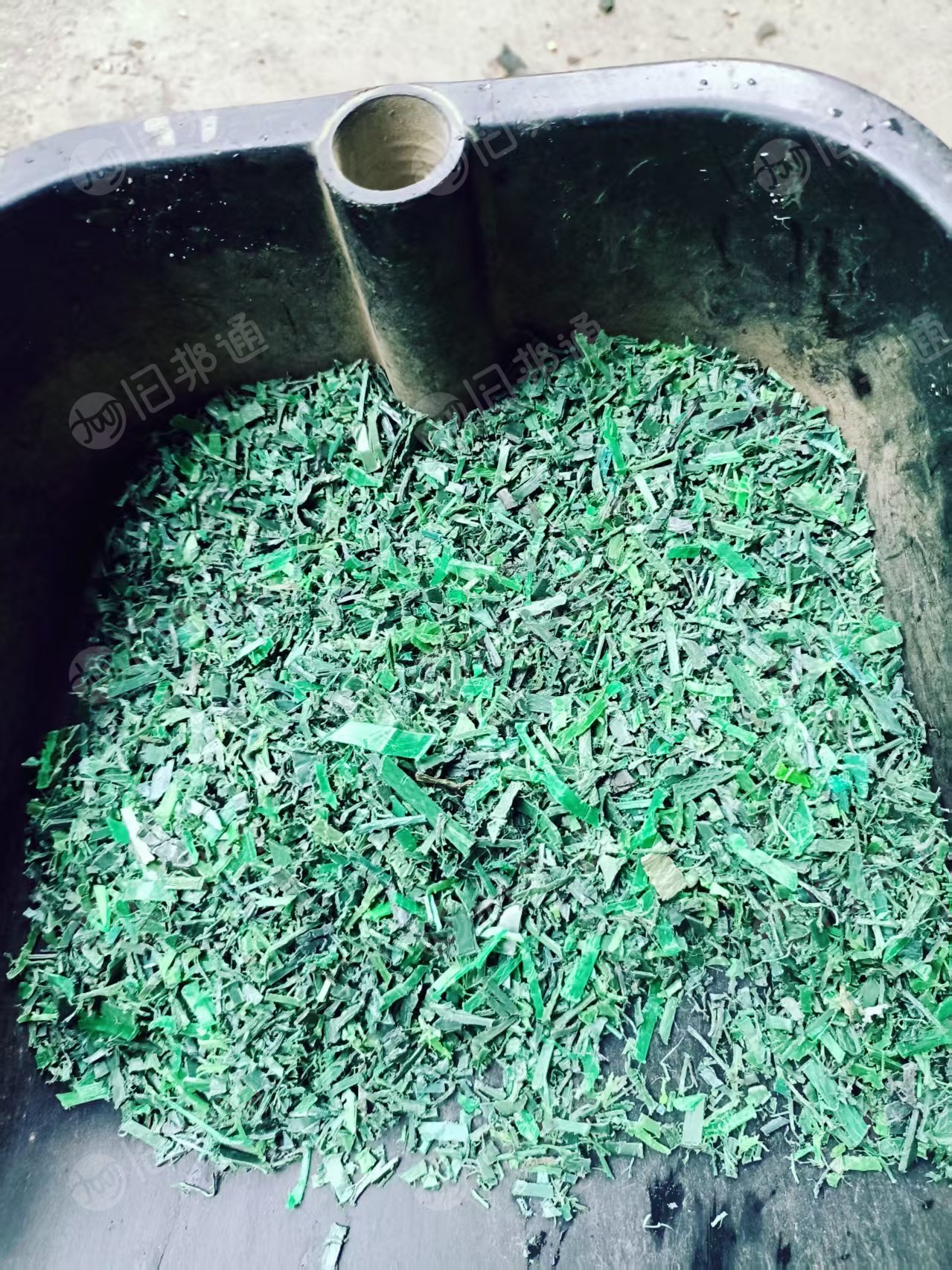 出售pet绿色打包带破碎料，过14筛网，现货十几吨左右