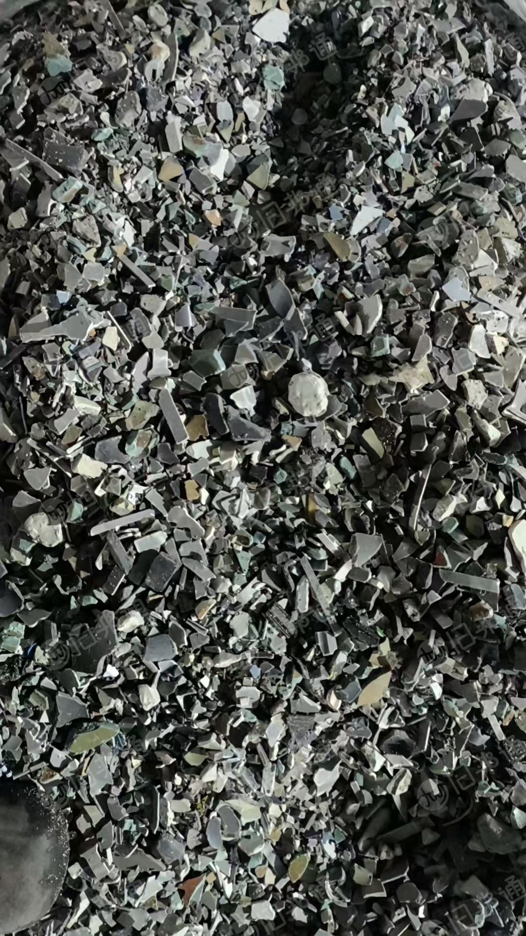 出售PVC破碎料,管材和板材混合的,过3cm筛网的,现货一百多吨