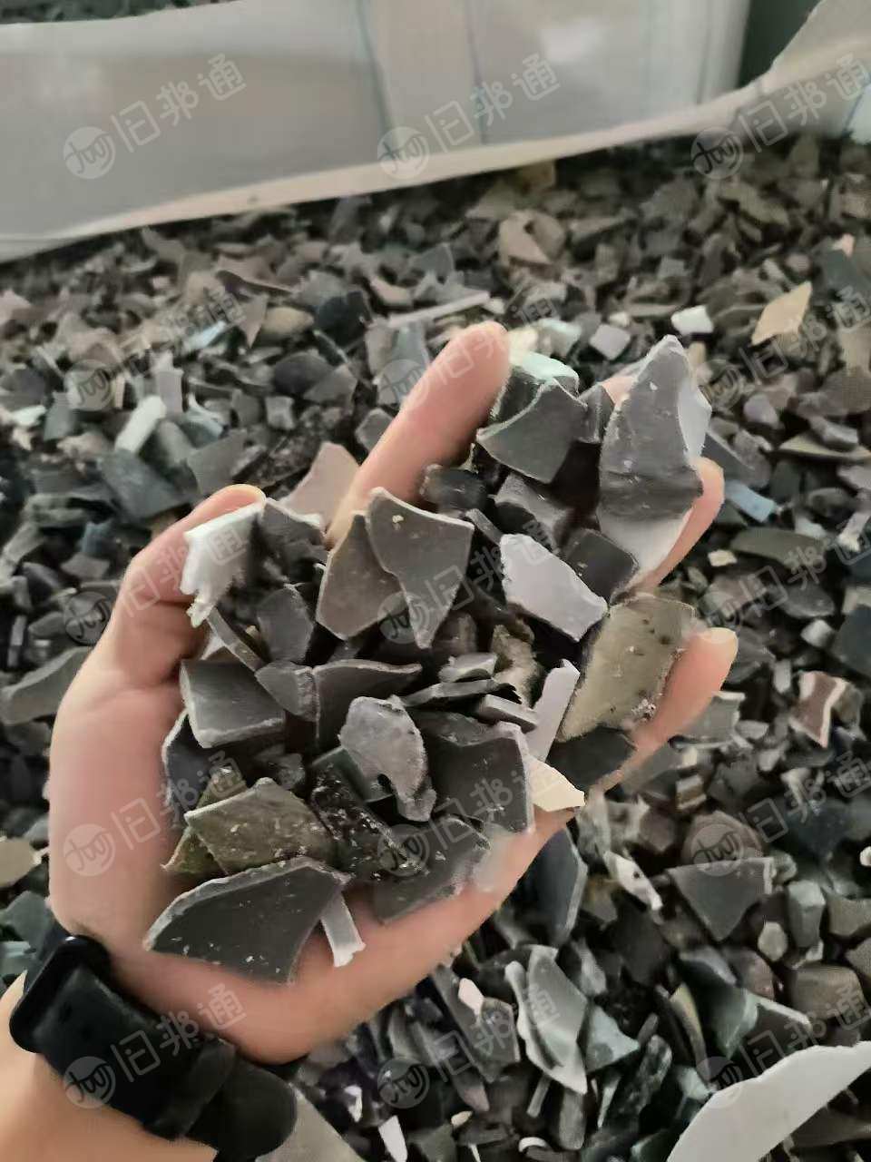 出售PVC破碎料,管材和板材混合的,过3cm筛网的,现货一百多吨