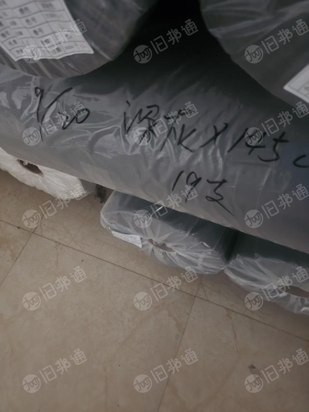 出售涤纶无纺布，库存无纺布卷材，克重75，有香草色，米灰色，深灰三个颜色，现货7吨