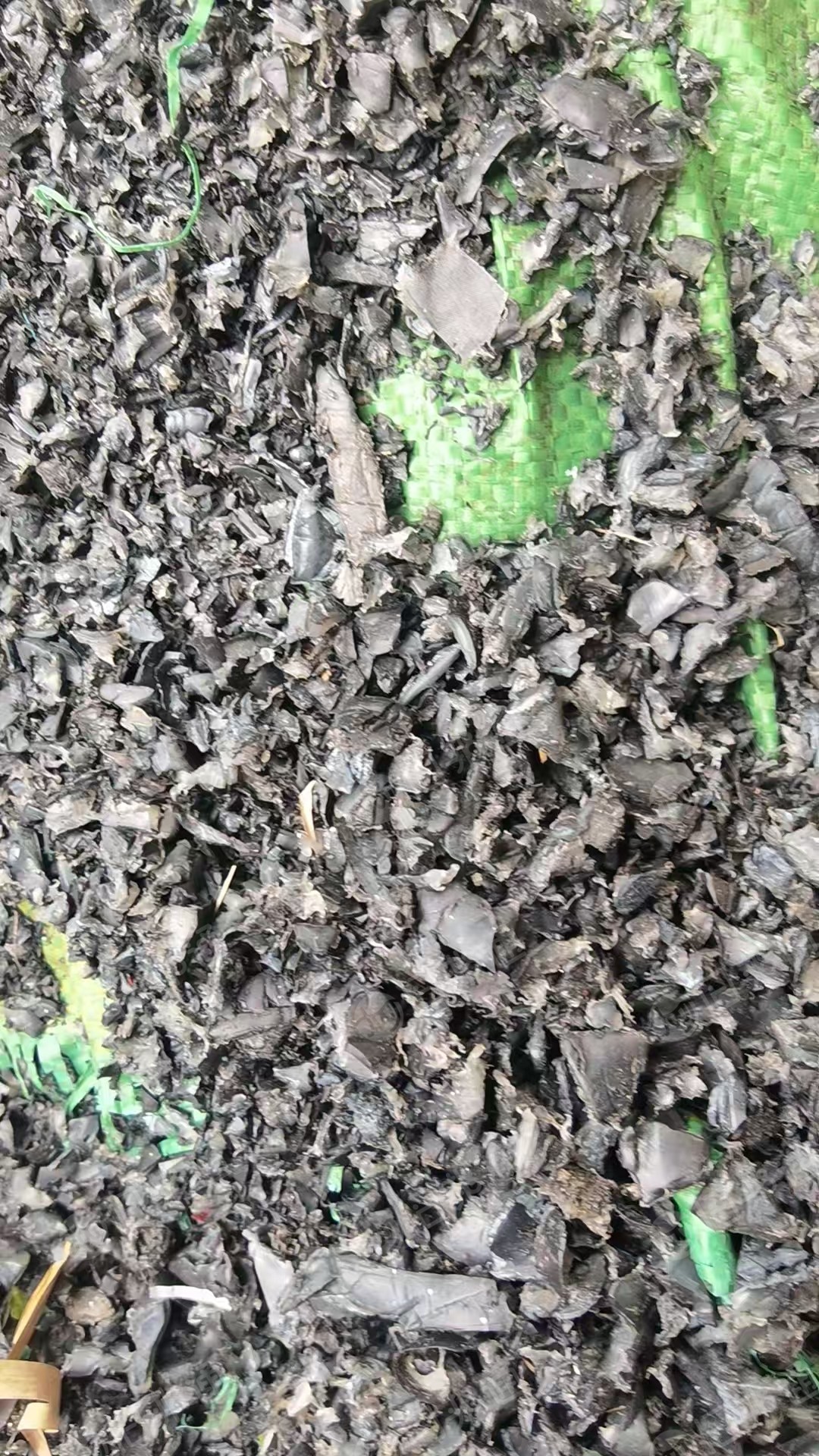 出售pe破碎料，高温沉水，制蜡厂下来的，现货200多吨