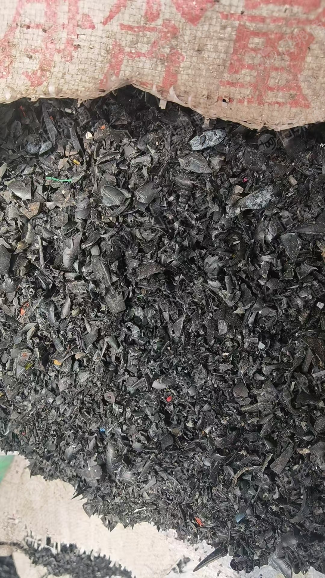出售pe破碎料，高温沉水，制蜡厂下来的，现货200多吨