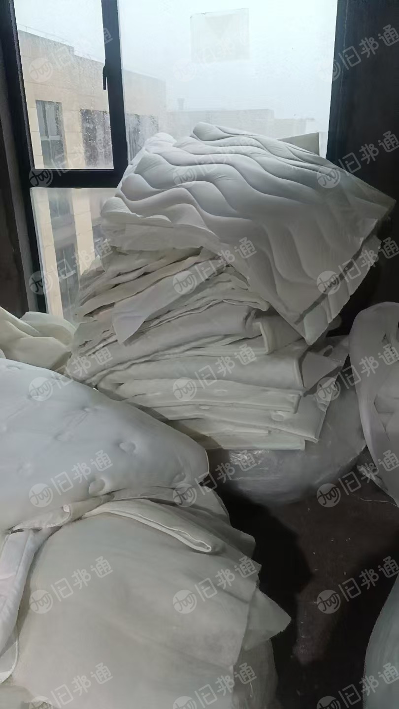 厂家长期大量出售家居厂边角料，丝棉下料，绗棉边角料，都有分开打包，一天出5吨废料，厂在浙江嘉兴