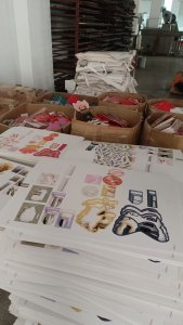 厂家长期处理印刷废纸，有单光拷贝纸，带膜铜版纸，白卡纸，废纸管