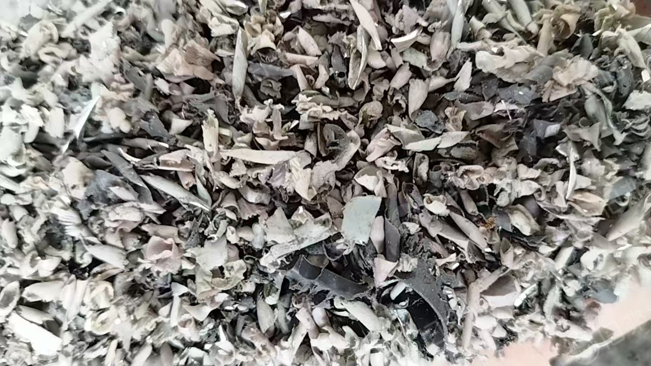 长期出售炼油杂塑料，月供几十吨，一车半挂可以装20吨左右