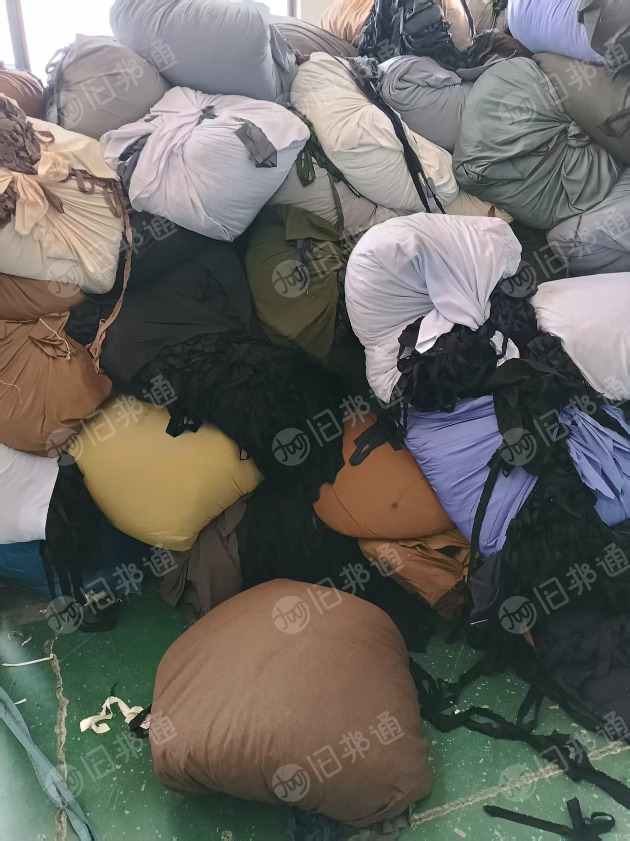 长期出售家纺厂下来的涤纶废布，涤纶边角料，现货6吨左右，货在江苏常州