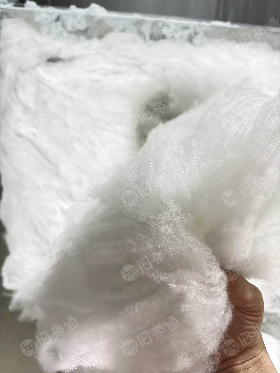 长期出售开好的涤纶气囊布，化纤棉，已经精梳过的，可以做针刺棉用的，现货三十吨，货在福建泉州