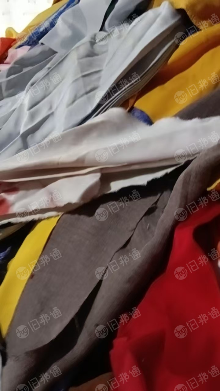 长期出售制衣厂下来的废布统货，涤纶废布，氨纶废布，锦纶废布都有，现货十吨左右