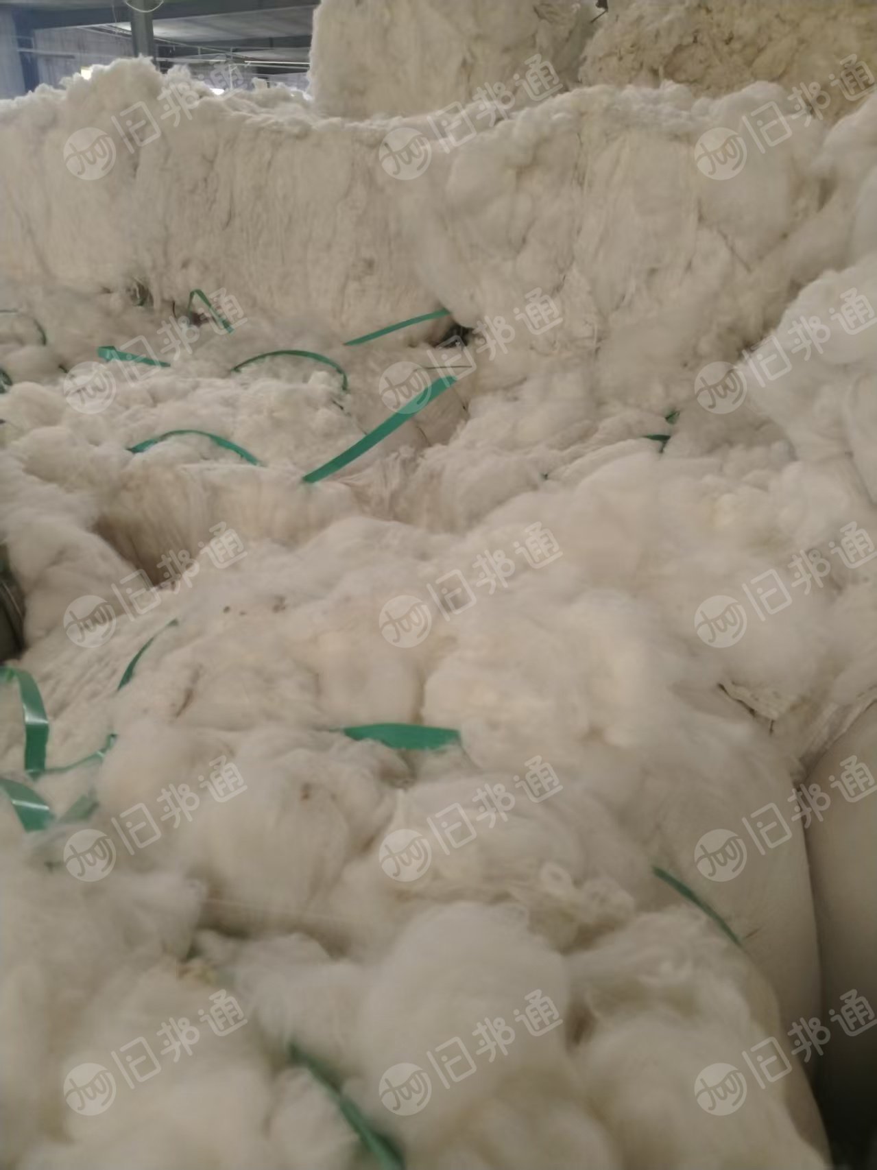 长期出售带弹力丝的风箱花，风箱花下脚料，纺腈纶，锦纶，pbt低弹丝下来的，现货十吨左右