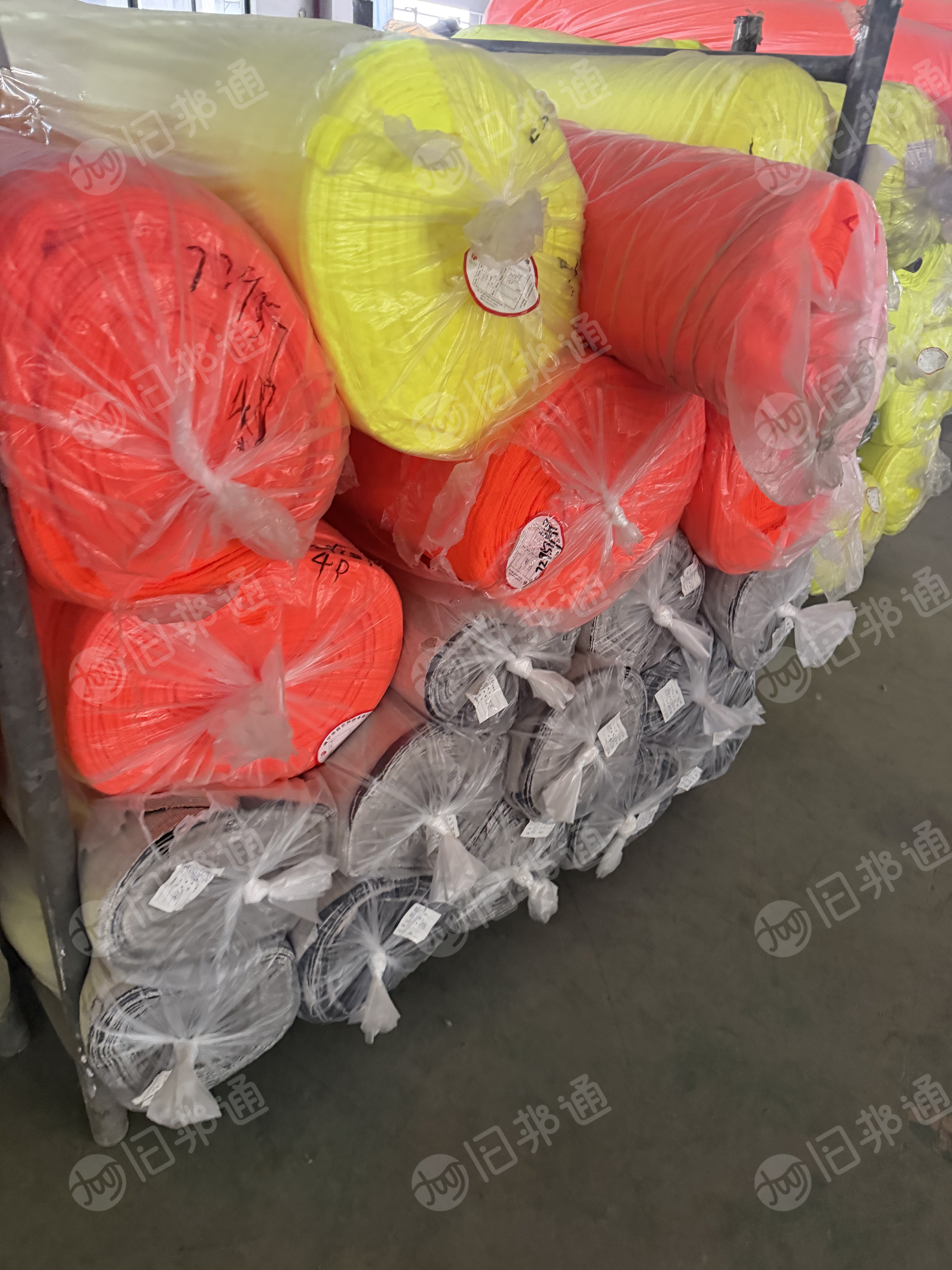 出售一批染厂下来的处理布，鸟眼布，绒布，大块布，门幅克重不等，统货出，现货40吨，在浙江嘉兴
