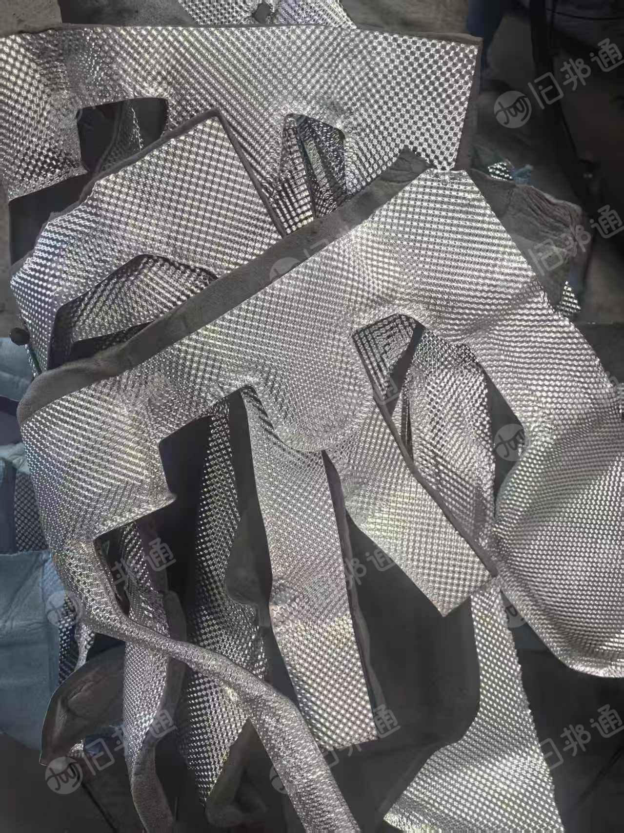 长期出售汽车下来的复合铝箔，含铝15%，10斤能出1斤多，现货有几十吨