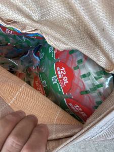 出售农夫山泉12.9L大桶水盖贴标边料，现货10吨，6.8一车
