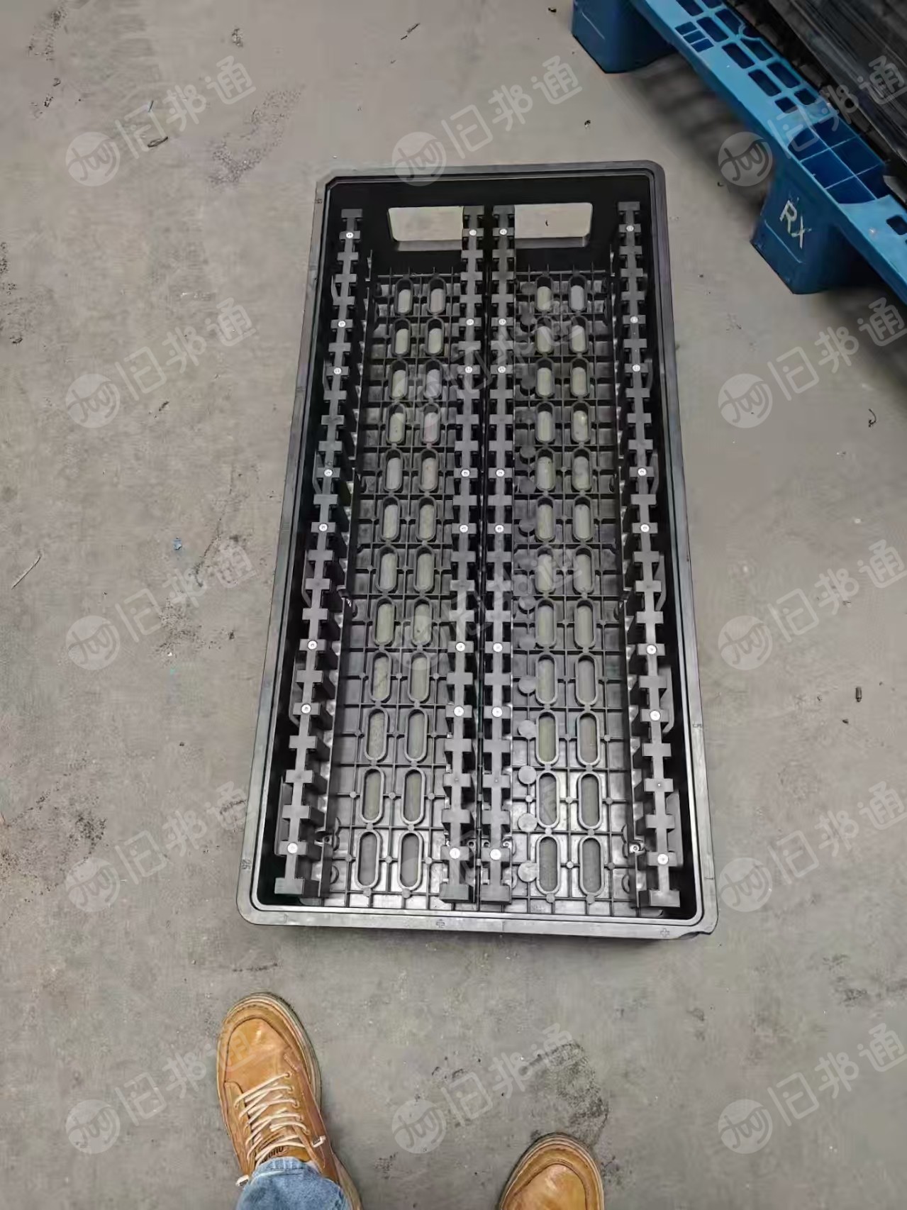 出售电池框废料，现货几百吨，有合金，PPO等材质