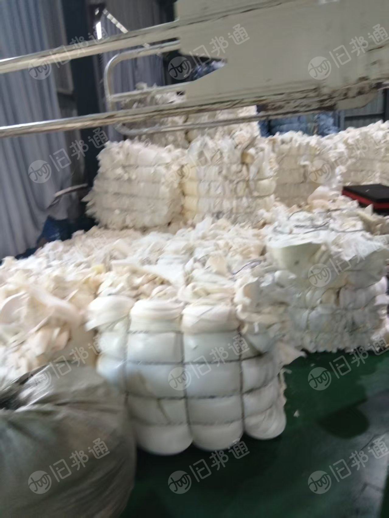 长期出售做枕头下来的记忆绵下脚料，海绵下脚料，记忆海绵，密度38，每周十吨左右，货在山东淄博