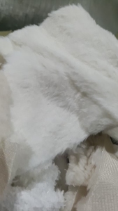 长期出售涤纶废布，涤纶边角料，有白色跟老色的，一天能发9.6一车，在浙江湖州