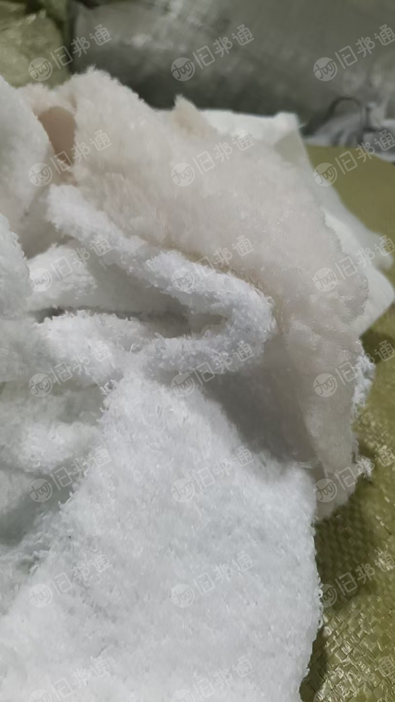 长期出售涤纶废布，涤纶边角料，有白色跟老色的，一天能发9.6一车，在浙江湖州