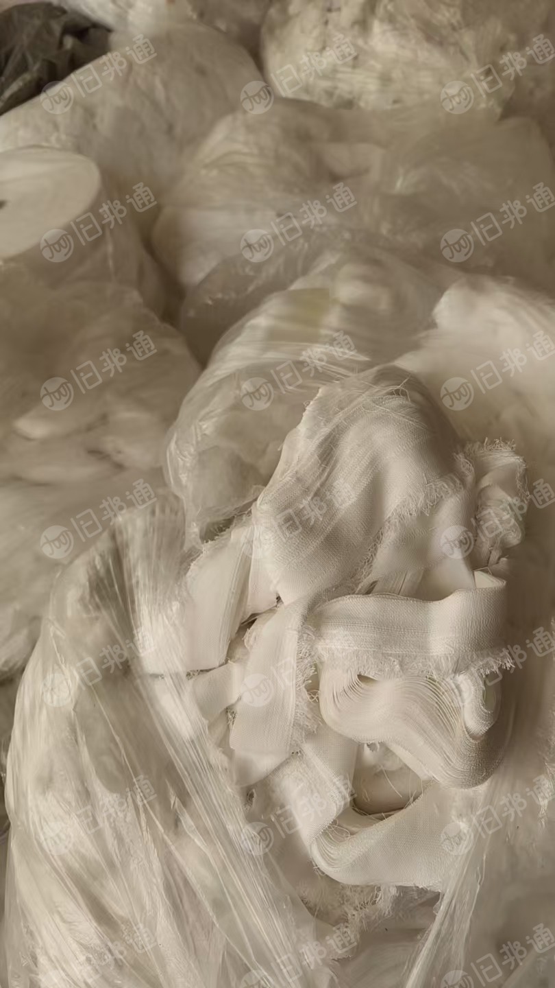 长期出售纯棉纱布边角料,涤棉纱布,开花料,漂白废布,统货出,现货有40吨左右,货在河南新乡