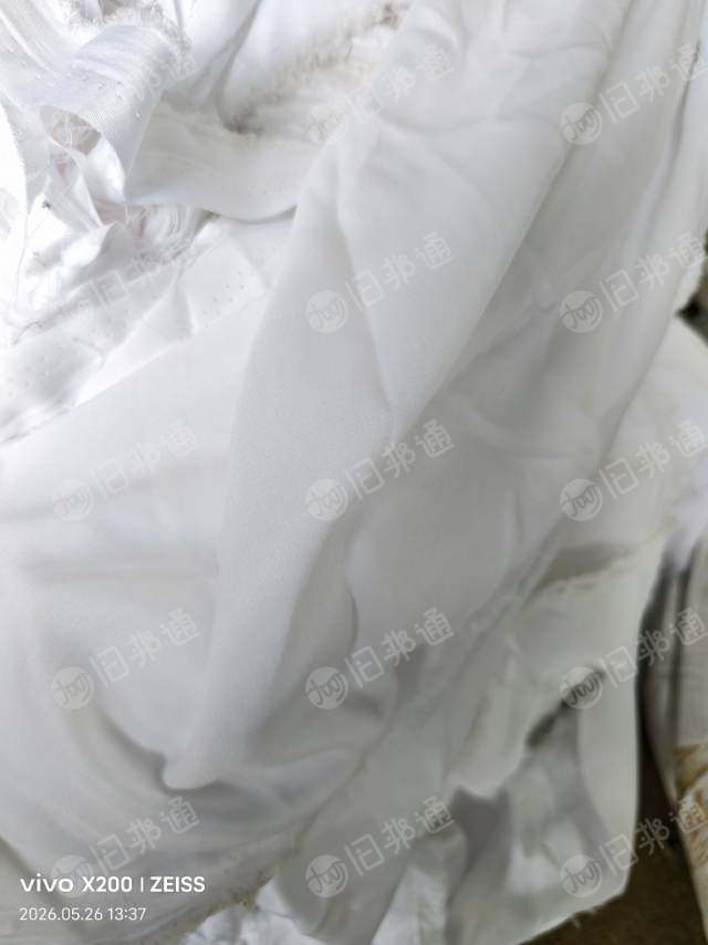 长期出售白色涤棉废布，涤棉涤纶统货出，可以开花用，现货100吨左右