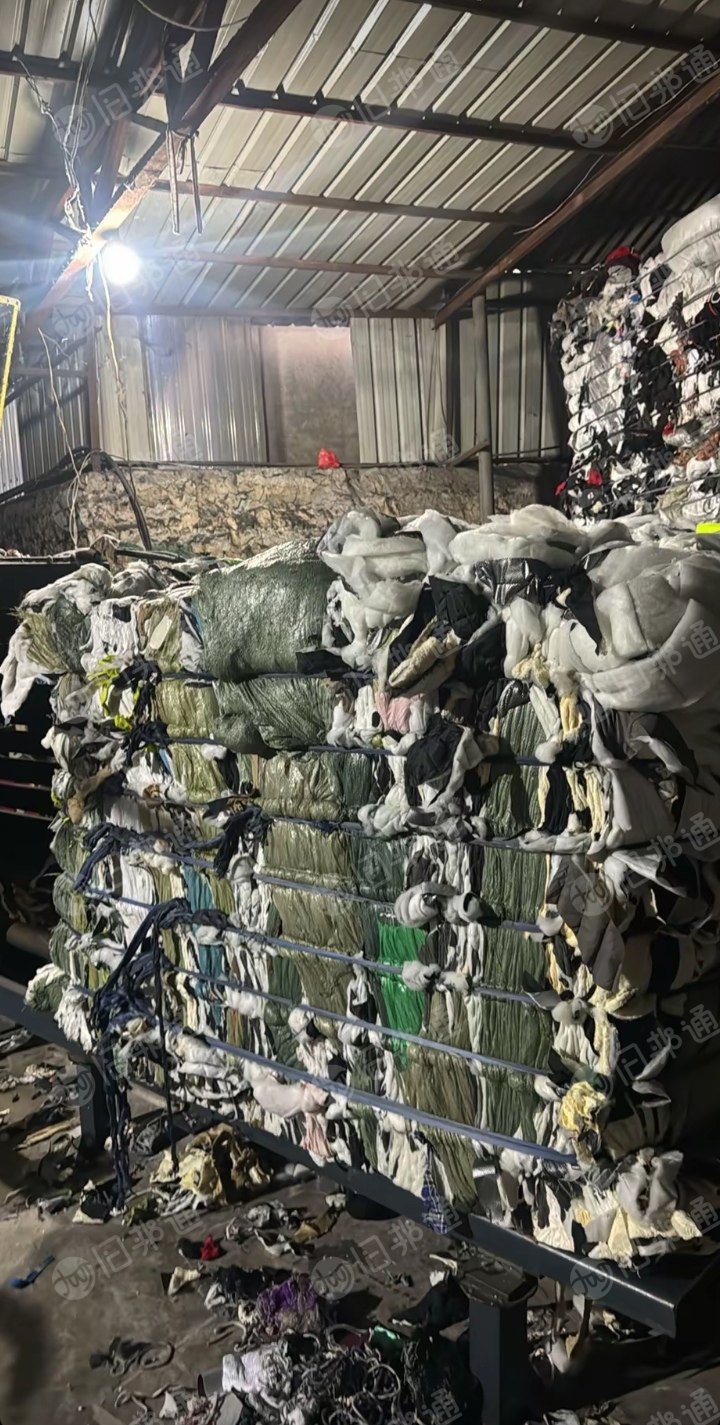 长期出售杂色涤棉废布混合料，涤棉边角料，碎布，现货50吨，在福建泉州