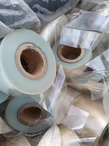 出售一批透明pet膜废料，无胶，散卷都有，厚度30丝