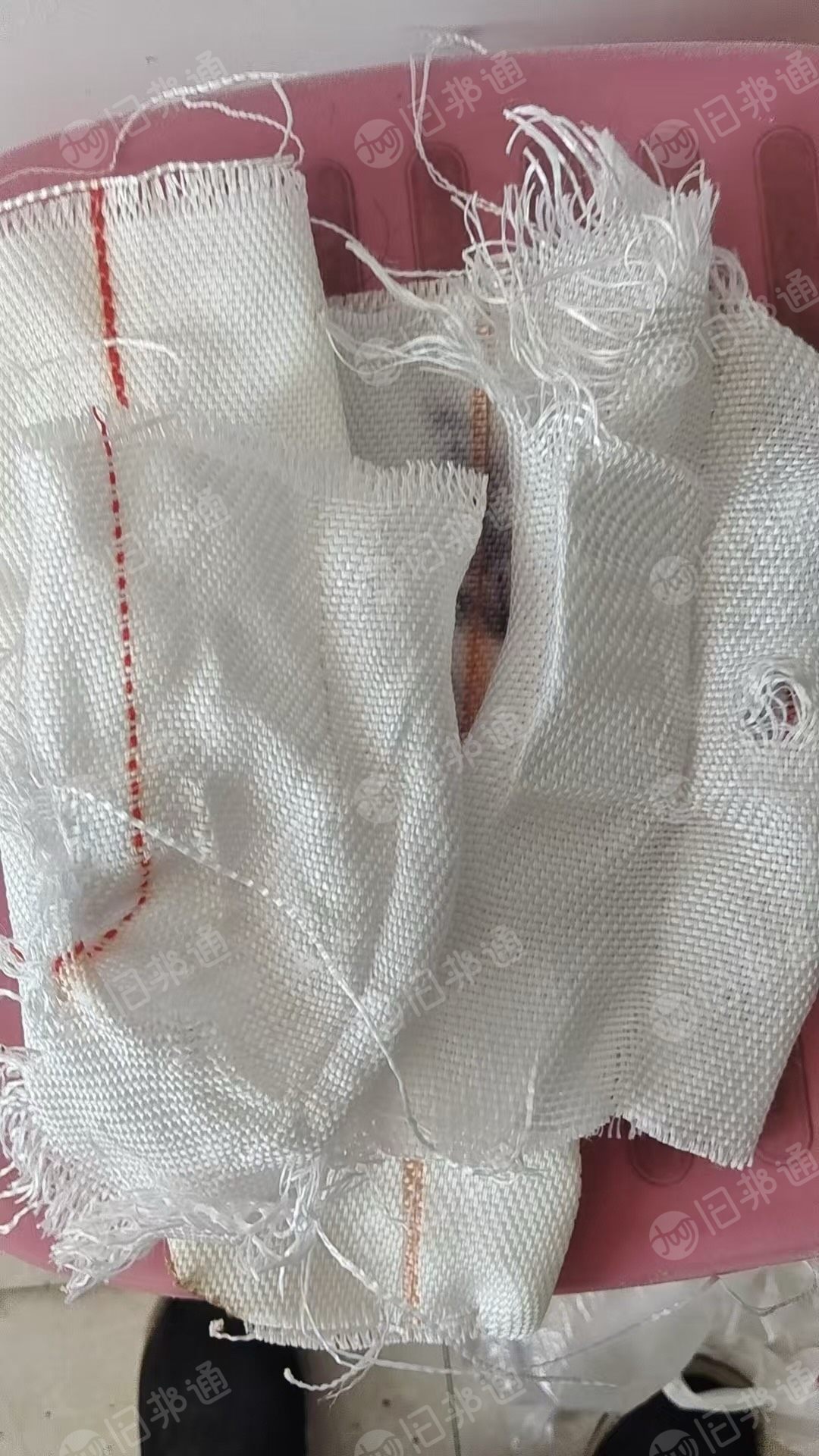 长期出售一批消防水带下来的涤纶废布，涤纶边角料，月供一百吨，在江苏盐城