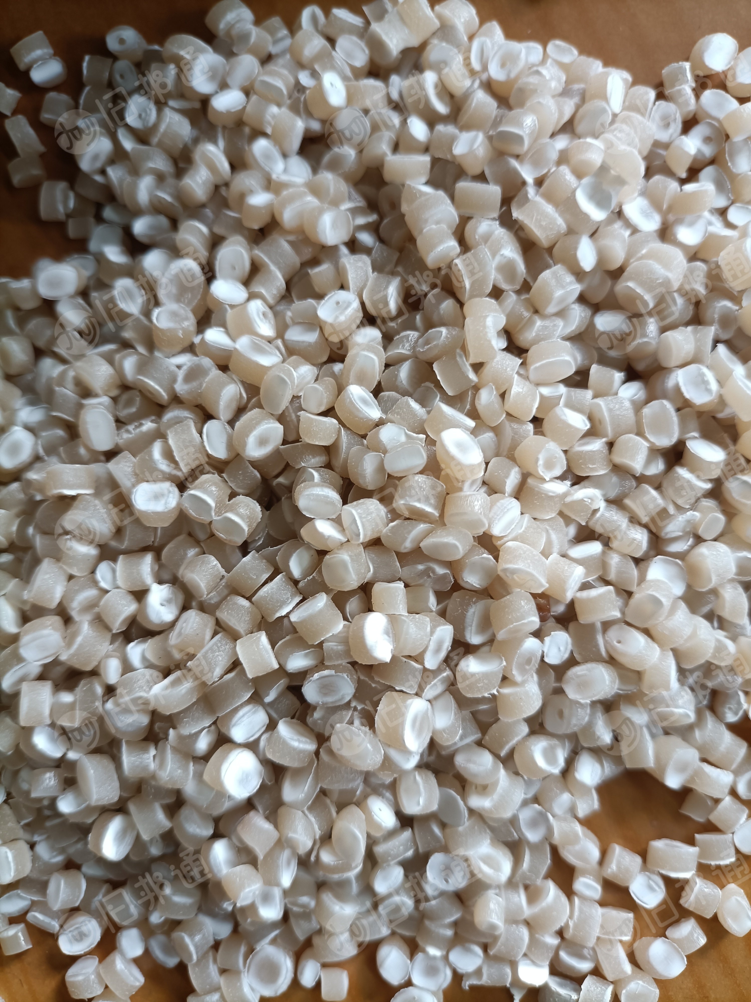 出售高压复合尼龙颗粒，现货200吨