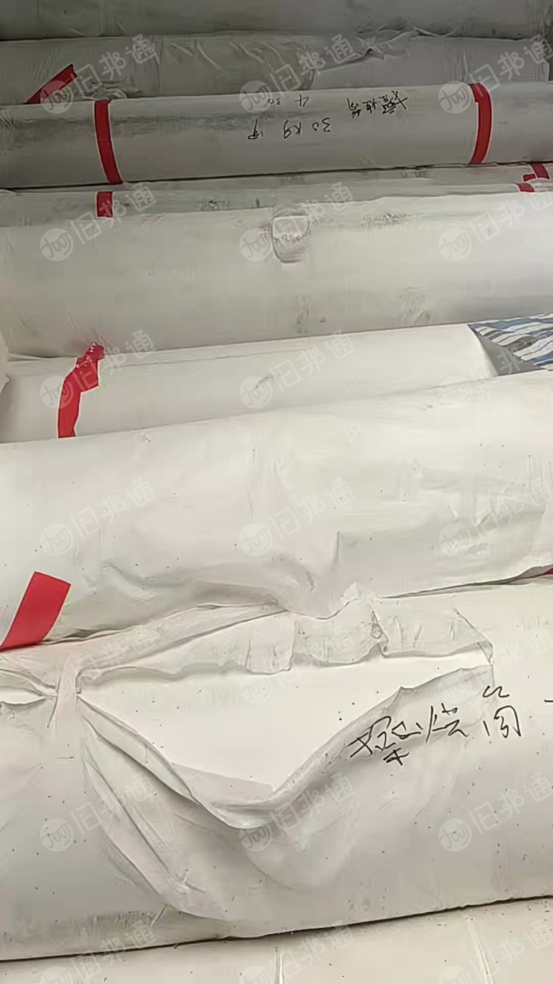 出售涤纶木浆无纺布卷材，无纺布卷材，都是平纹的，可以做擦机布用，门幅2.2木，克重40-70