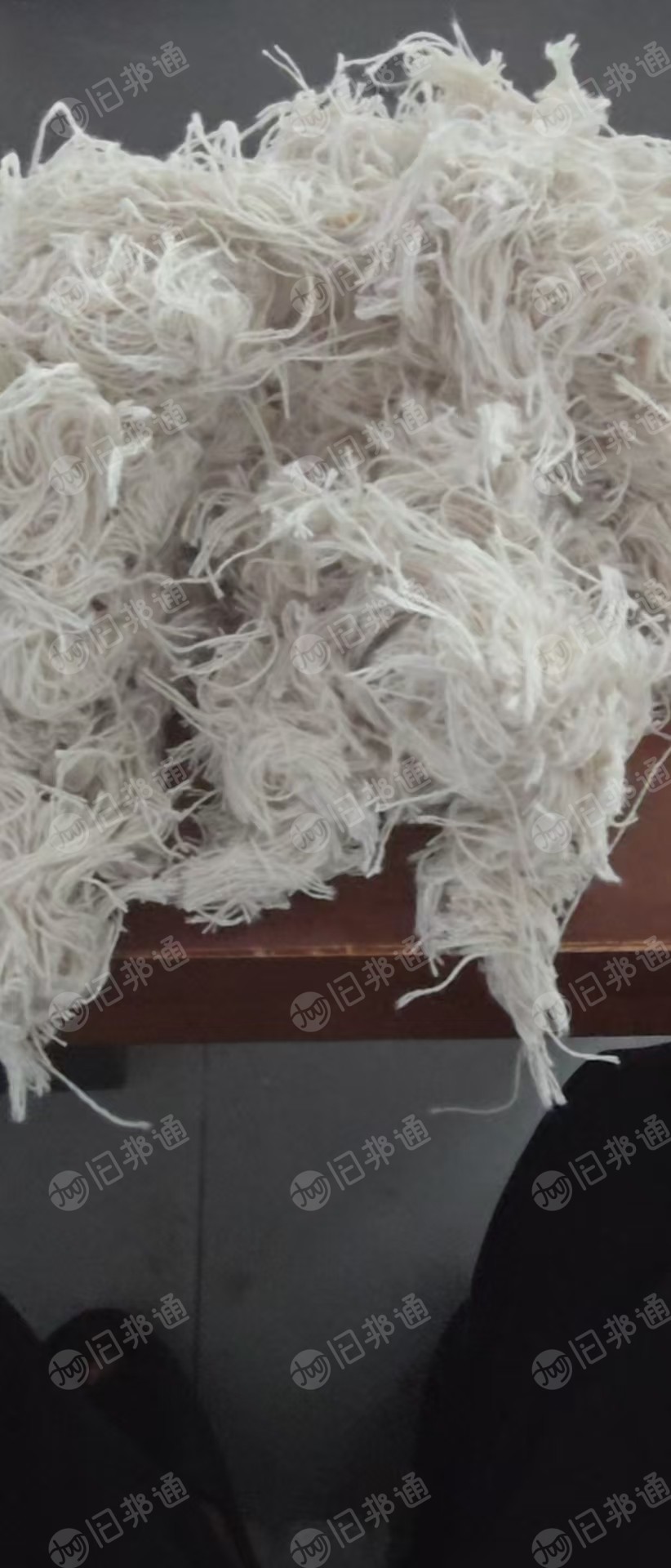 长期回收白色的布边纱，布边纱下脚料，掺着开花用，厂在山东枣庄