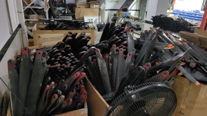 长期出售大疆废旧桨叶 ，T100桨叶，现货一吨多