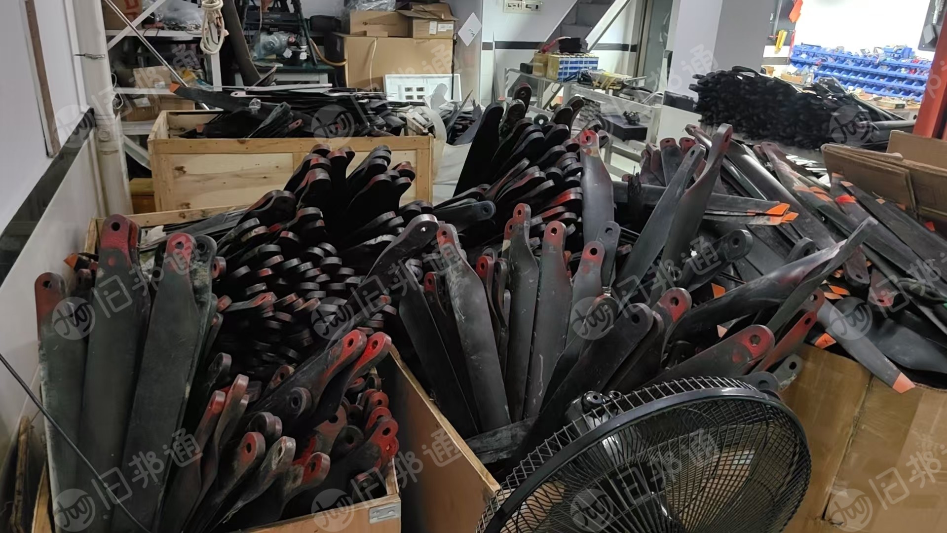 长期出售大疆废旧桨叶 ，T100桨叶，现货一吨多