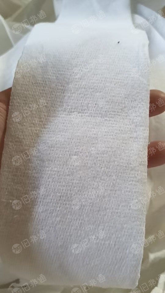 长期出售卫生巾厂下来的木桨无纺布，涤纶无纺布，高分子带胶无纺布，都有分开，货在重庆