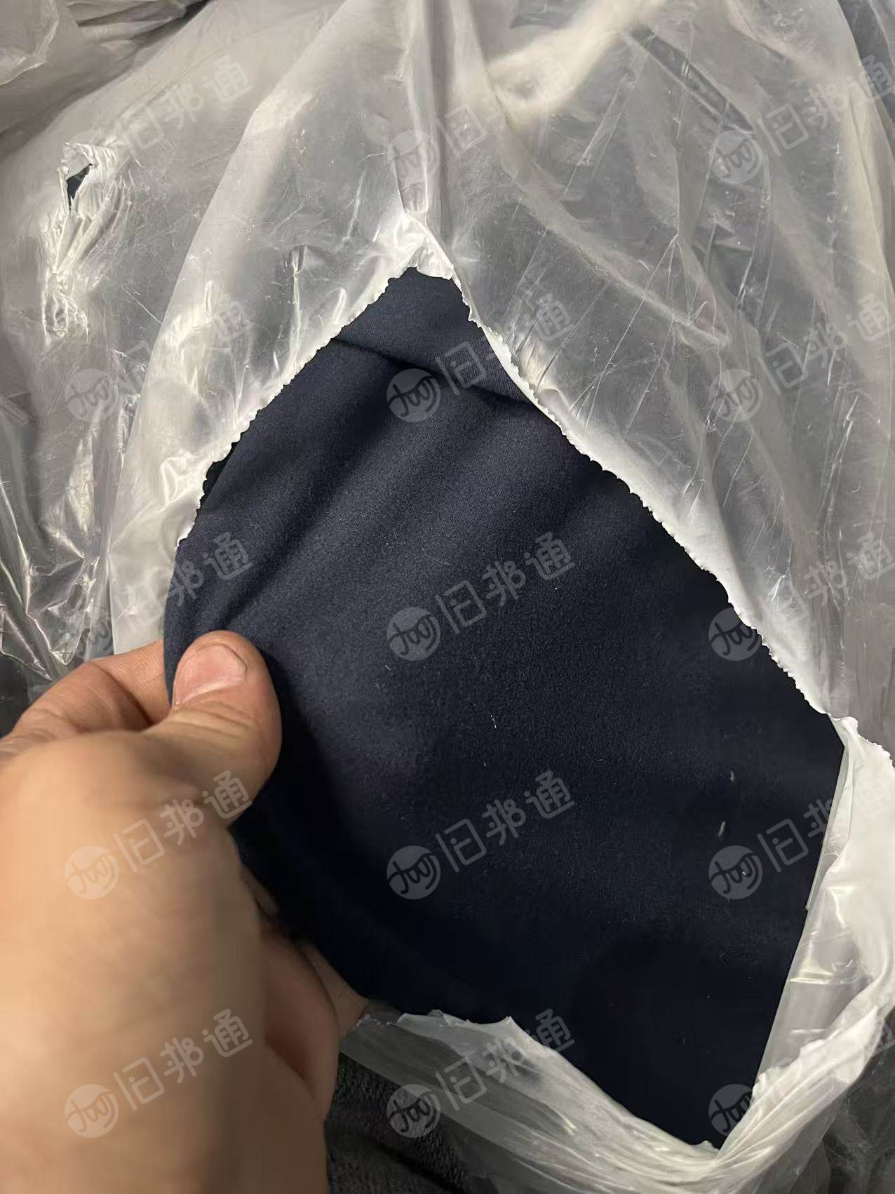 出售一批牛奶丝库存布，藏青色，浅紫色，门幅175克重165，两种颜色各一缸，在浙江绍兴