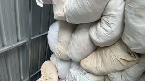 长期出售旧衣服大白，白料，旧衣服开花料，现货6.8车，在河北张家口