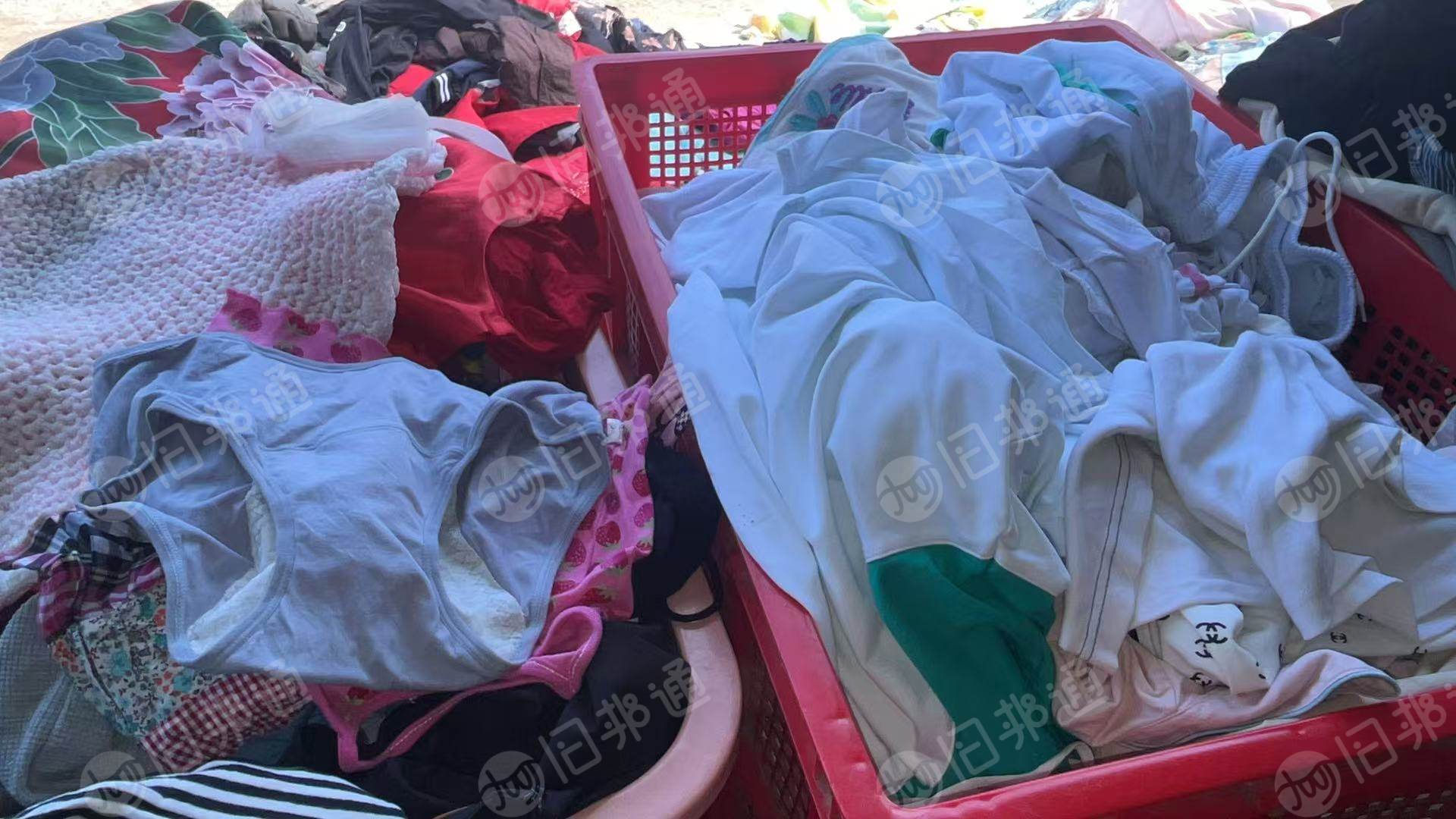 长期出售旧衣服大白，白料，旧衣服开花料，现货6.8车，在河北张家口