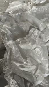 求购pp编织袋，要透明和白色的，要一级的，用来破碎造粒，月需五六十吨