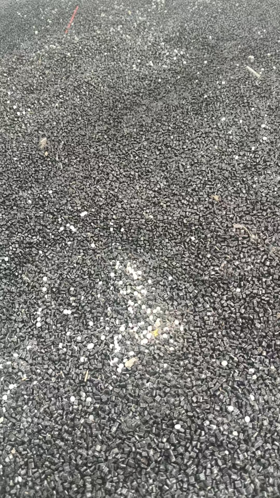 出售比亚迪厂下来的杂色颗粒（扫地料颗粒），多种材质混一起的，现货20吨左右