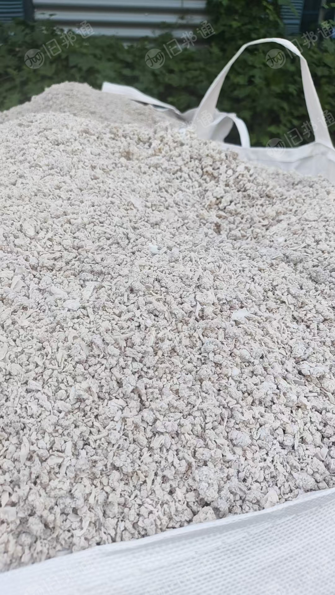 长期出售涤纶布泡料，涤纶泡料，pet泡料，有黑色，白色，浅色，月供五百吨，在湖北天门