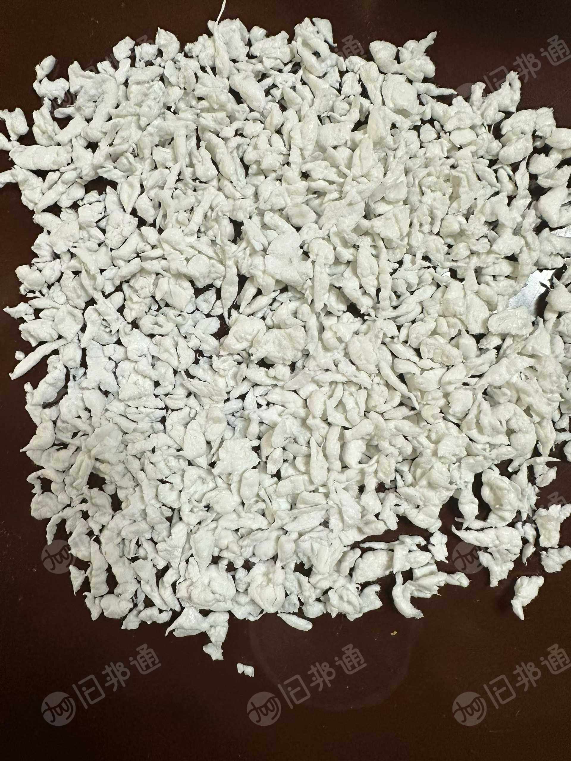 长期大量出售白色纯涤纶布泡，pet泡料，涤纶泡料，在江苏无锡