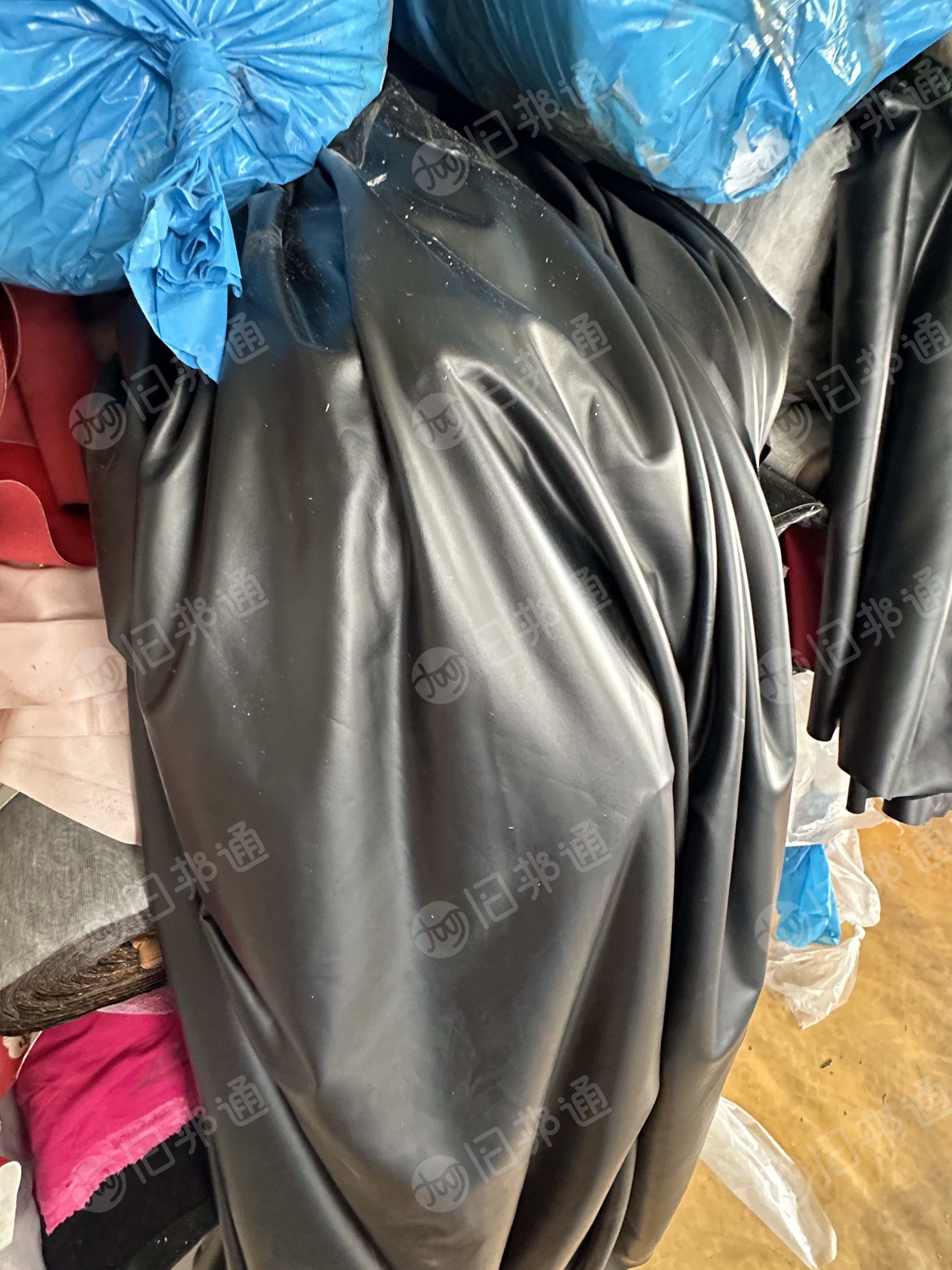 出售库存布尾货，pu皮革，汗布，羊羔绒，梭织布，统货走，现货十吨左右，货在浙江宁波