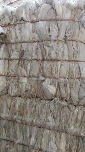 出售水洗缠绕膜，现货20多吨，造粒用