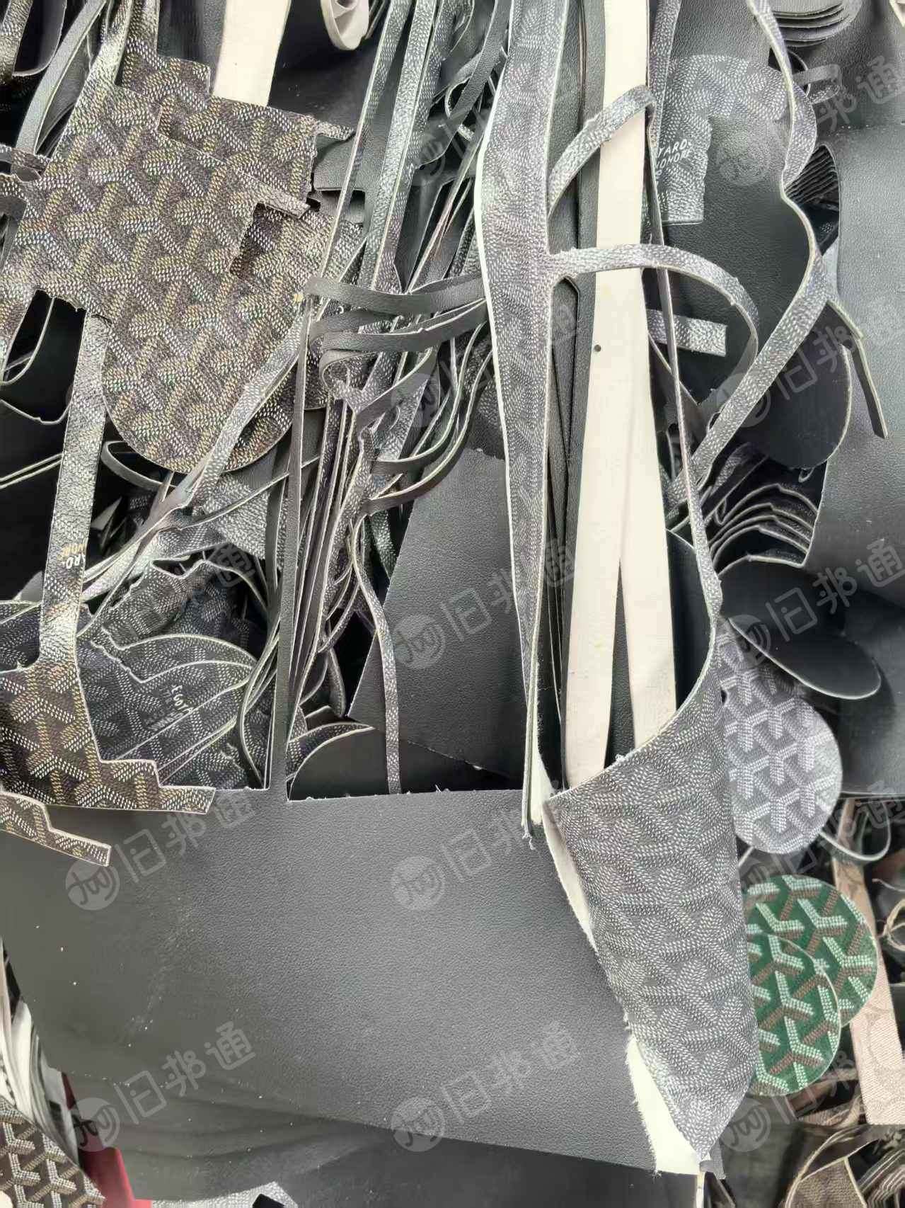 出售PVC箱包革边角料,现货四五百吨,吹毛用