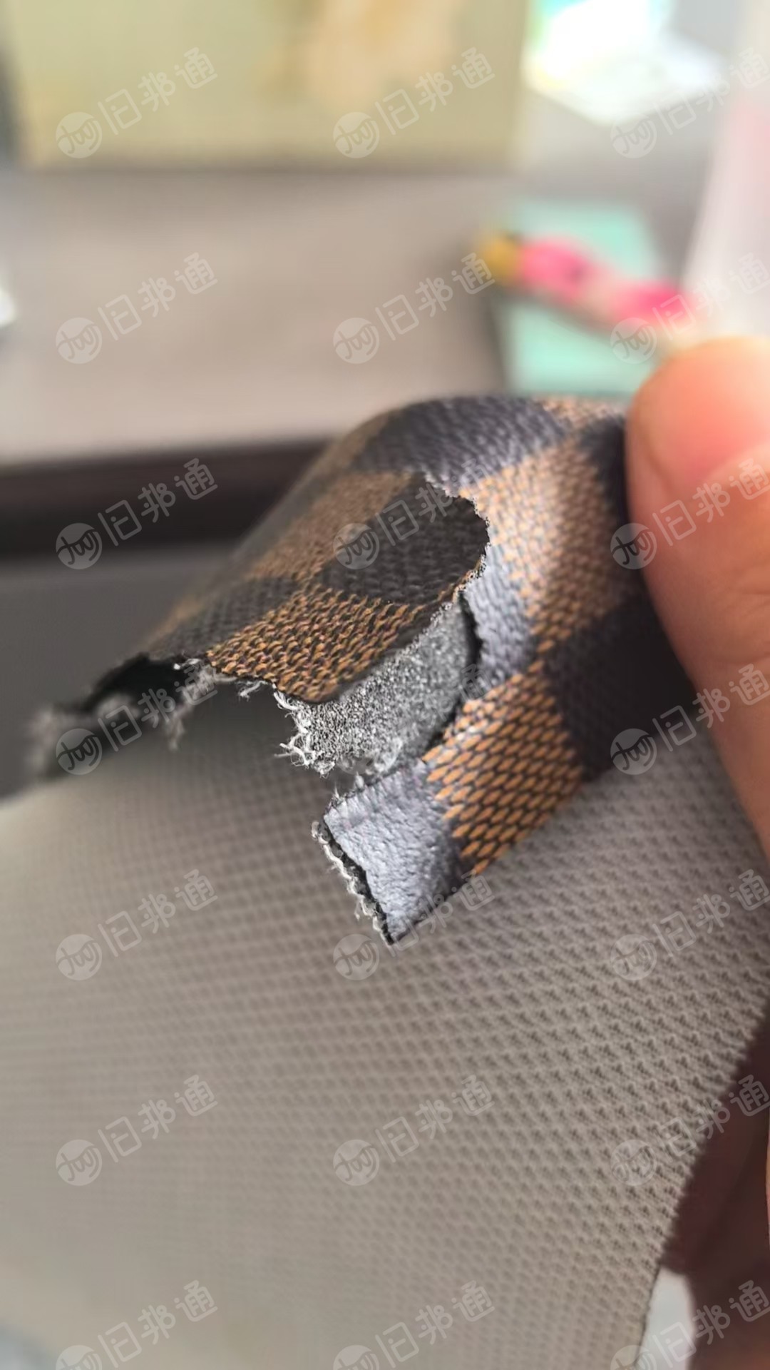 出售PVC箱包革边角料，现货四五百吨，吹毛用