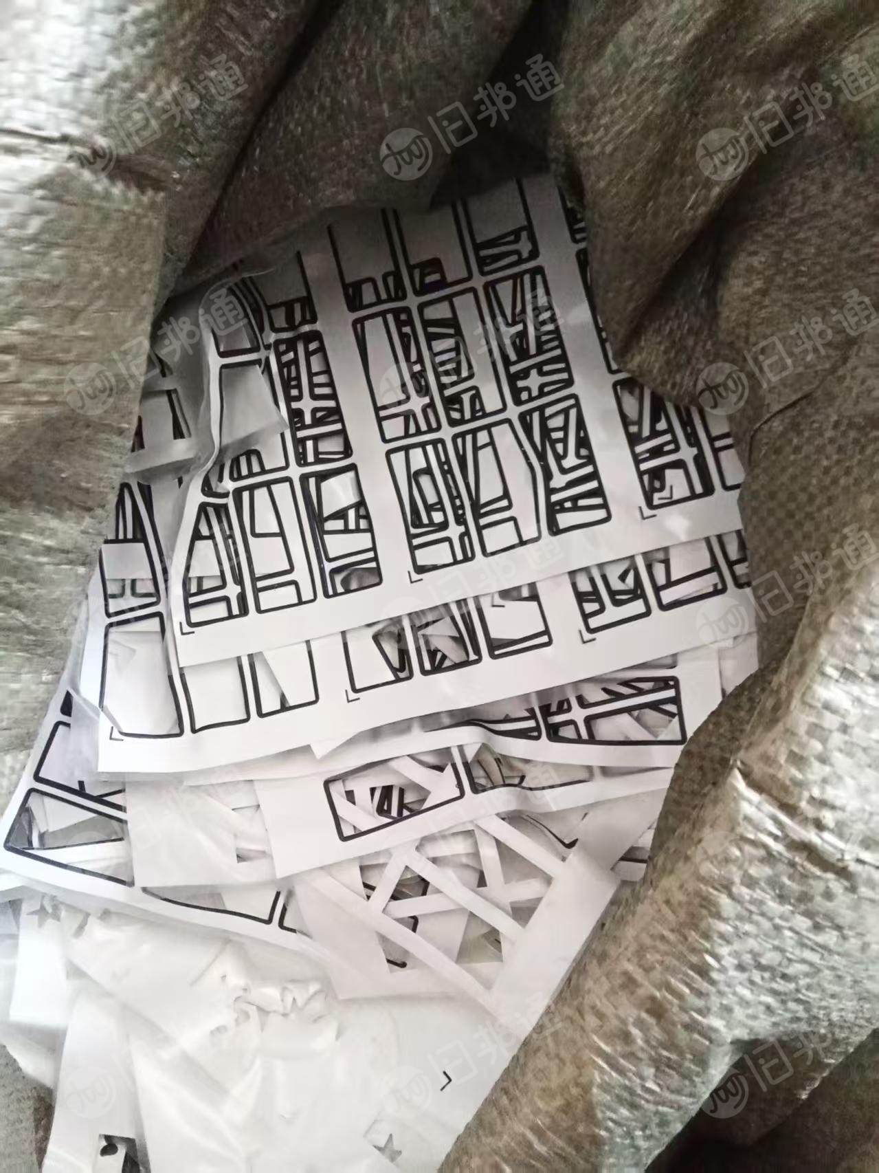 出售TPU废料，是做衣服标下来的，带油漆，现货五六十吨