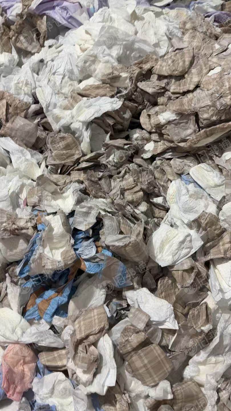 现货处理一批库存纸尿裤，杂色的，全新的，现货3吨多，货在山东临沂