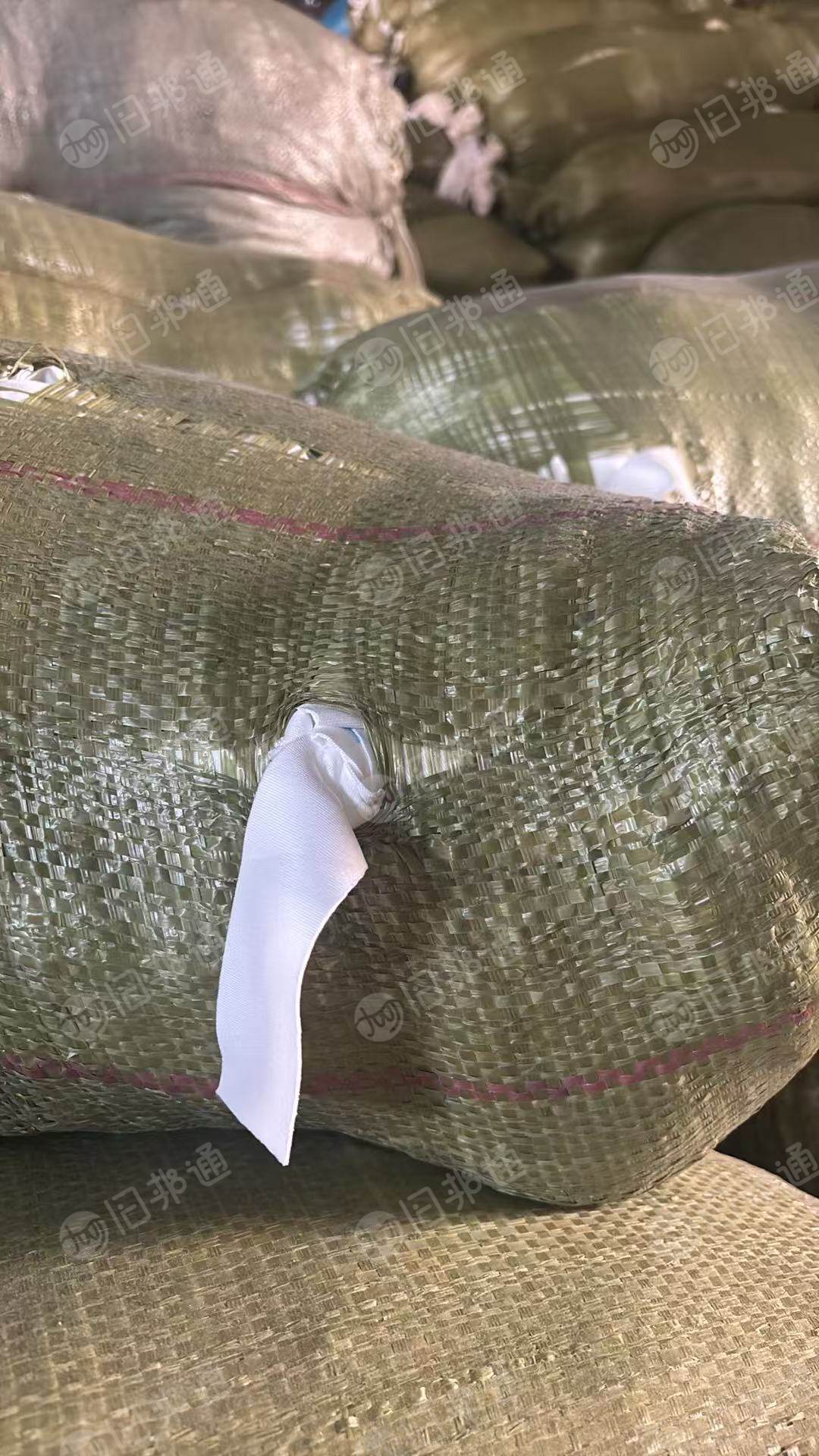 长期出售白色涤棉废布,含棉30-70都有,现货20吨,货在浙江温州