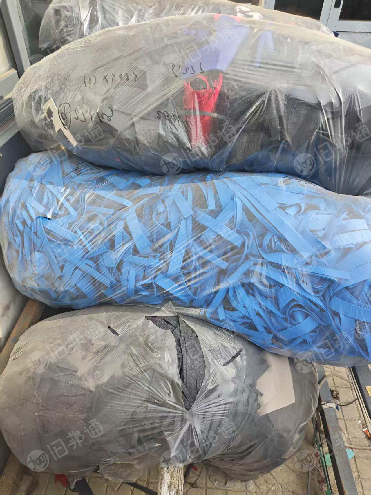 长期出售做毛毡包包下来的化纤下脚料，化纤废布，每天都有三四吨出来，货在河北邢台
