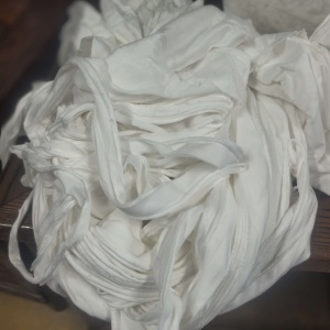 长期出售涤氨废布，涤氨边角料，月供15吨，在福建龙岩