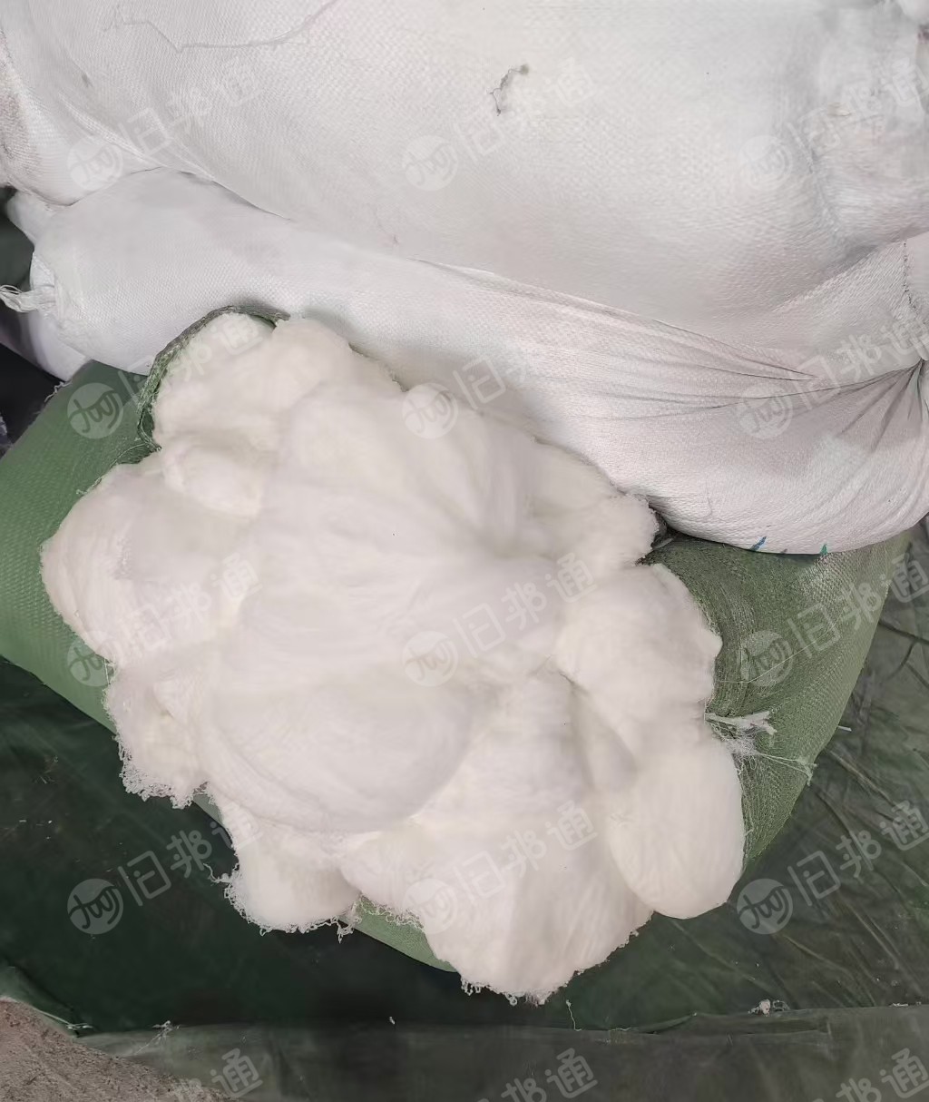 长期出售织布厂下来的白色涤纶废丝，涤纶干丝，月供15吨左右，货在广东东莞