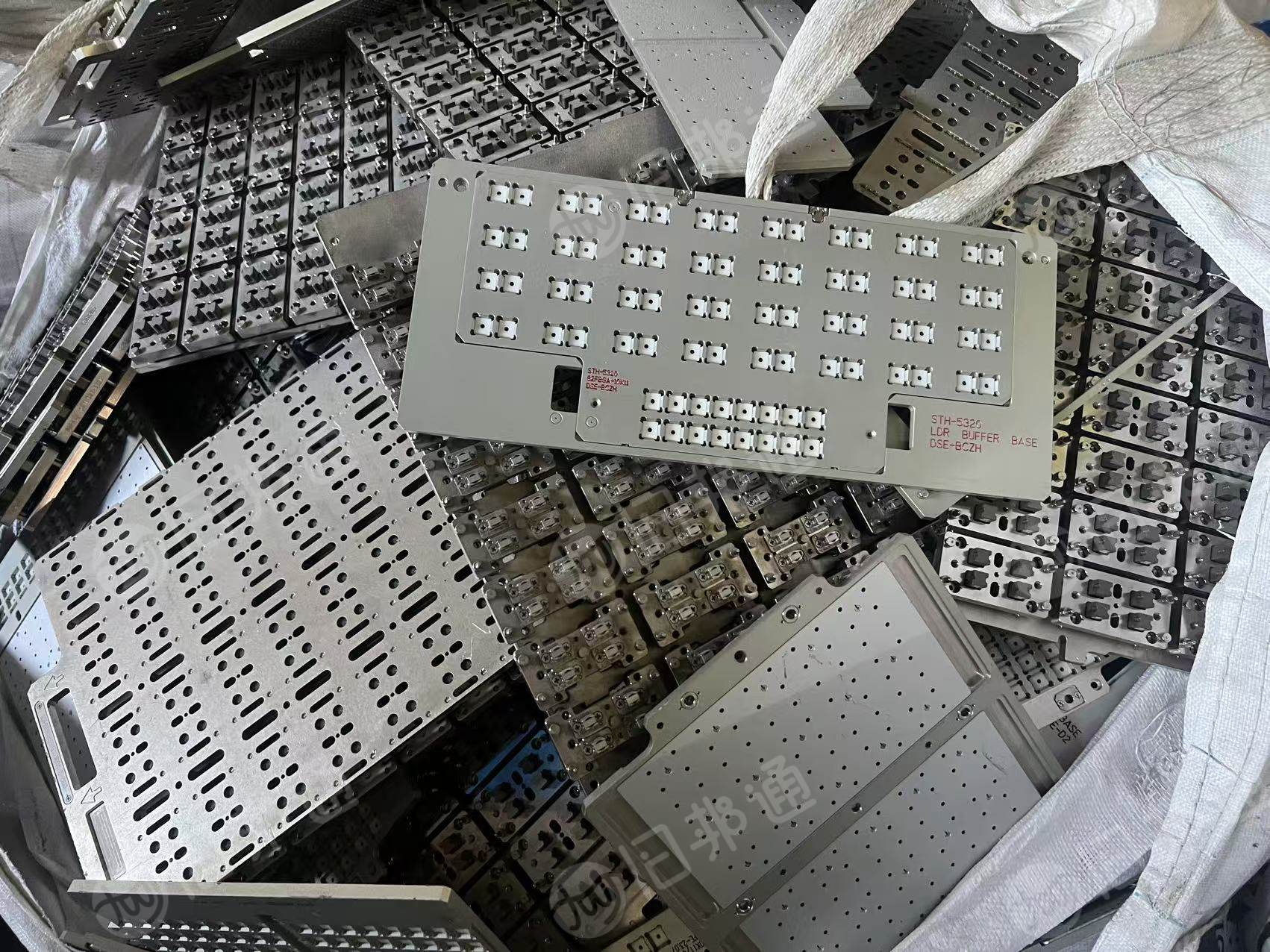 出售铝IC托盘废料，现货几吨